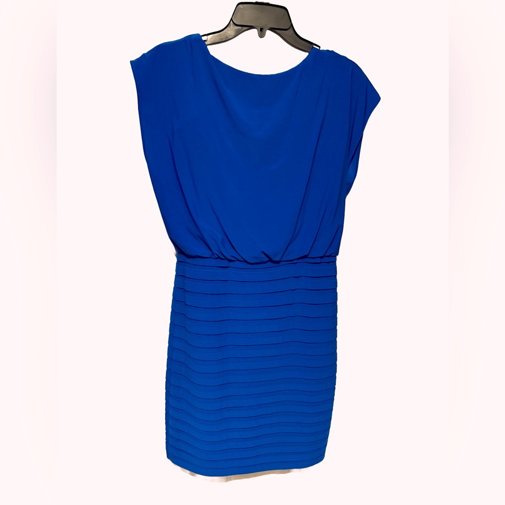 Stunning Adrianna Papell blue cocktail dress